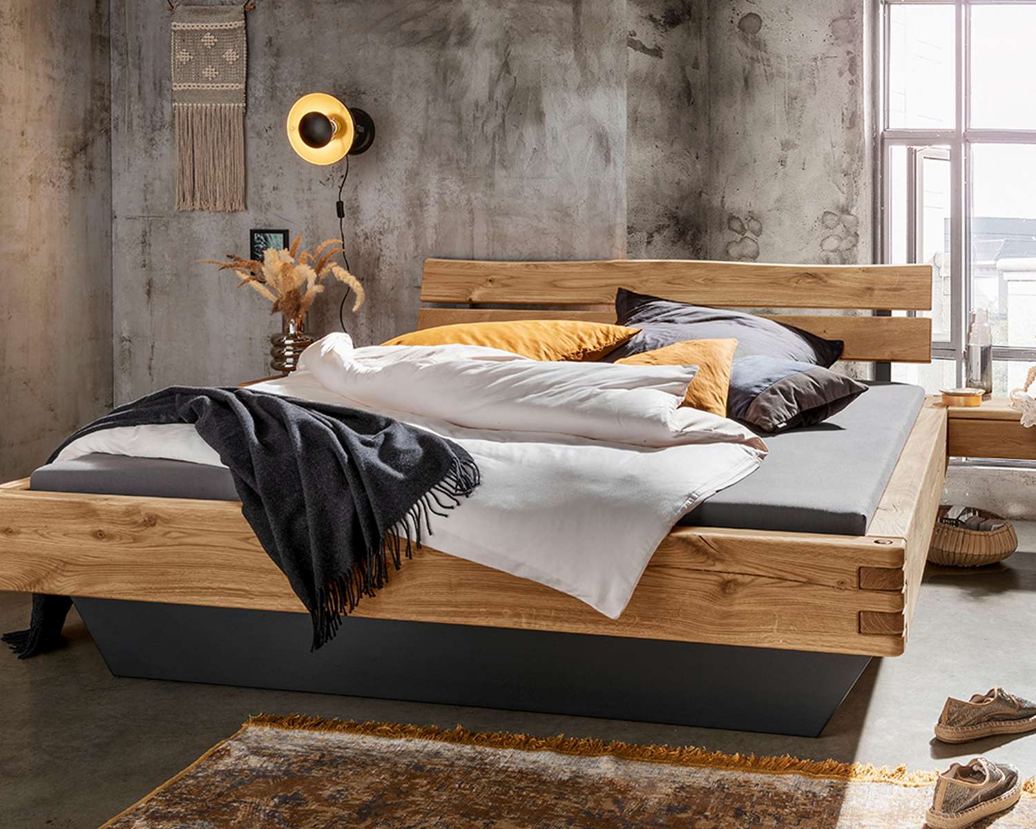 Robuust houten balkenbed Madison voeteneind