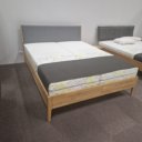 Mooi massief houten bed in de opruiming 160x200