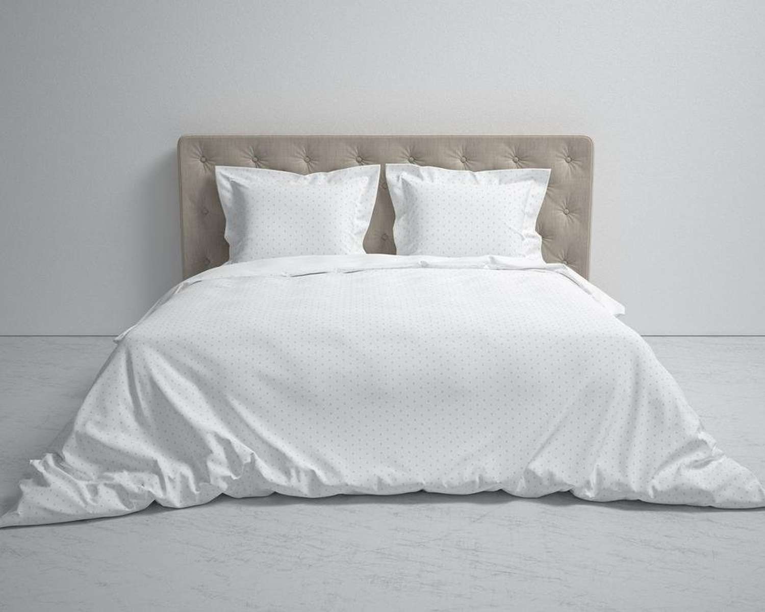 Dekbedovertrek Uni Stippen Wit op bed helemaal Dekbedovertrek Uni Stippen Wit op bed helemaal