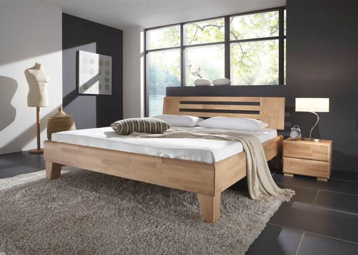 Wild eiken geolied houten bed Max met schuine poten