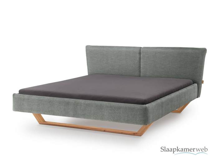 Groen stoffen bed